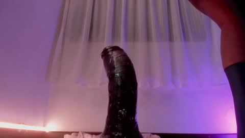 Snapshot of sexyshantal_ chatting on January 2025 04:17:02 PM Sshanty online show from January 2025 04:17:02 PM