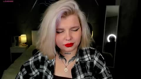 Snapshot of shadow__purr chatting on November 2025 08:14:02 AM Lana online show from November 2025 08:14:02 AM