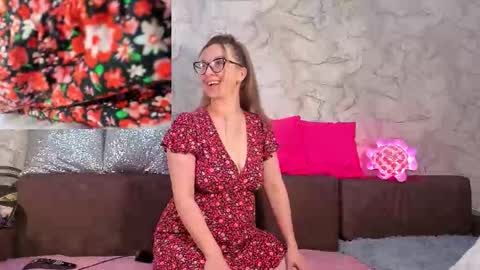 Svetlana ...........help me get 100 reactions before the end of the year Thumb up if you like me I appreciate it and thank you online show from December 2025 04:58:01 PM