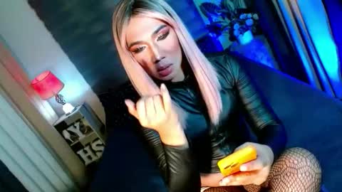 Snapshot of shane_hugexx chatting on October 2025 06:30:02 PM MISS SHANE online show from October 2025 06:30:02 PM