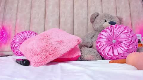 Snapshot of shanelwest7 chatting on December 2024 04:20:01 PM Shanel online show from December 2024 04:20:01 PM