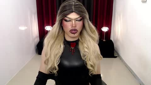 Snapshot of shanex01 chatting on December 2024 10:49:01 AM Shane X online show from December 2024 10:49:01 AM