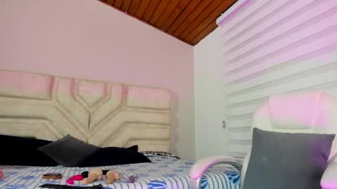 Snapshot of shannon_queen_ chatting on October 2025 04:57:02 AM Shannon online show from October 2025 04:57:02 AM