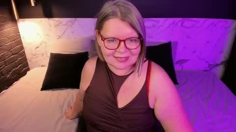 Snapshot of shannonshine chatting on October 2025 03:41:01 PM Shannon online show from October 2025 03:41:01 PM