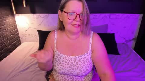 Snapshot of shannonshine chatting on October 2025 01:56:02 PM Shannon online show from October 2025 01:56:02 PM