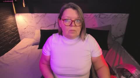 Snapshot of shannonshine chatting on November 2025 12:55:01 PM Shannon online show from November 2025 12:55:01 PM