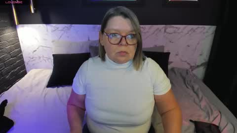 Snapshot of shannonshine chatting on November 2025 11:55:02 AM Shannon online show from November 2025 11:55:02 AM