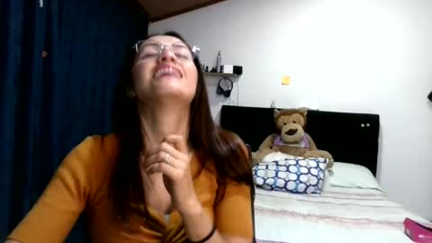 shantaldumont online show from December 2025 04:22:01 AM