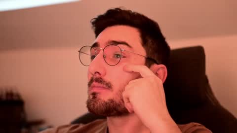 Snapshot of shape80 chatting on December 2024 07:58:01 AM frenchy boy online show from December 2024 07:58:01 AM