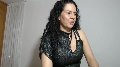 sharickleon11 online show from December 2024 02:39:01 AM