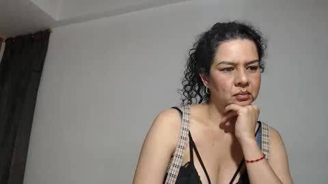 sharickleon11 online show from November 2025 01:50:01 AM