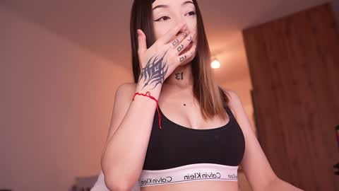 Sharlin  online show from March 2026 12:37:02 AM