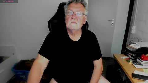sharlots_pet online show from May 2026 01:27:01 PM