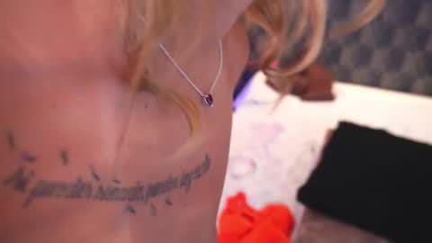 Snapshot of sharomross chatting on November 2025 04:53:01 PM Sharom online show from November 2025 04:53:01 PM