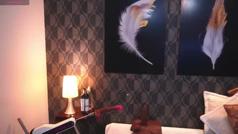 Snapshot of sharomross chatting on November 2025 04:42:01 PM Sharom online show from November 2025 04:42:01 PM