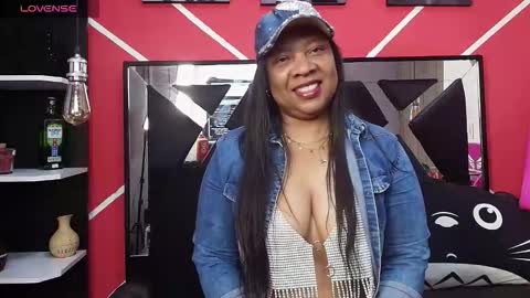 Snapshot of sharon_noa chatting on February 2026 11:26:01 AM Sharon Noa online show from February 2026 11:26:01 AM