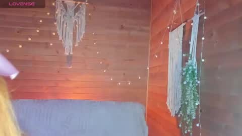 Shantall online show from April 2026 10:18:02 PM