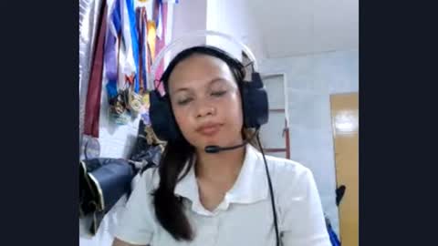 Molly online show from October 2025 06:46:01 AM