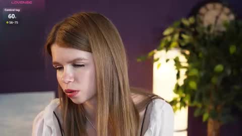 Snapshot of shelleyborom chatting on October 2025 07:44:01 AM Sofia online show from October 2025 07:44:01 AM