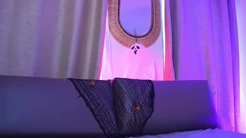 Snapshot of shelleymorell chatting on October 2025 01:07:02 PM Transmission schedule Monday - Friday 715 am to 200 pm time Colombia online show from October 2025 01:07:02 PM