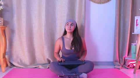 Snapshot of shelleymorell chatting on November 2025 02:38:02 PM Transmission schedule Monday - Friday 715 am to 200 pm time Colombia online show from November 2025 02:38:02 PM