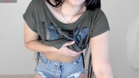 Snapshot of shelly_rohades chatting on May 2026 04:09:02 AM online show from May 2026 04:09:02 AM