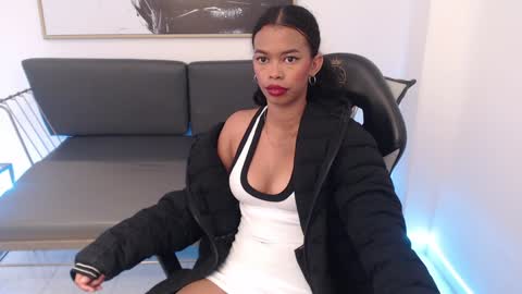 Shenna online show from December 2024 01:55:01 PM