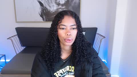 Shenna online show from December 2024 01:33:01 PM