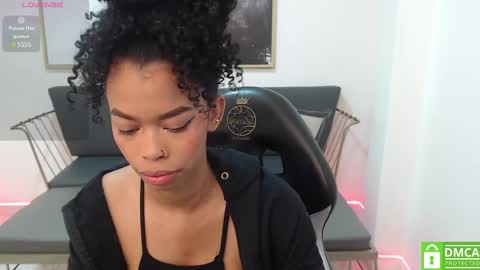 Shenna online show from February 2025 01:05:02 PM