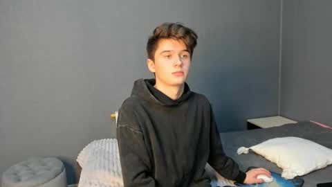 Max online show from October 2025 07:15:01 PM