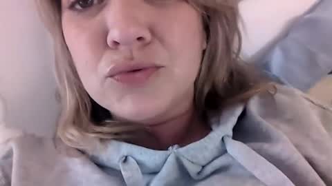 Snapshot of sheseemsinnocent chatting on January 2025 07:40:01 PM sheseemsinnocent online show from January 2025 07:40:01 PM