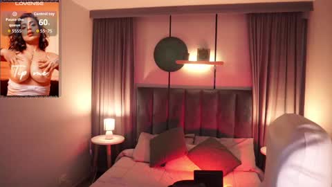 Snapshot of sheyla_hills_ chatting on September 2025 04:13:02 AM Sheyla online show from September 2025 04:13:02 AM