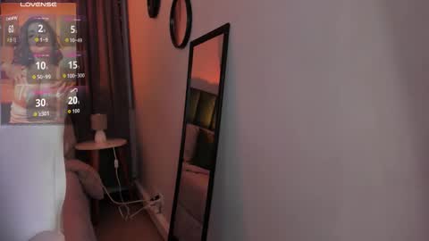 Snapshot of sheyla_hills_ chatting on October 2025 04:37:01 AM Sheyla online show from October 2025 04:37:01 AM