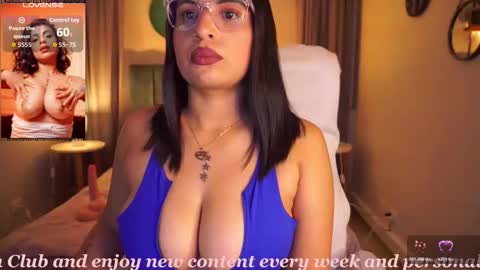 Snapshot of sheyla_hills_ chatting on November 2025 04:45:02 AM Sheyla online show from November 2025 04:45:02 AM