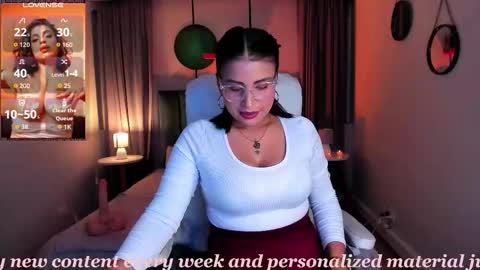 Snapshot of sheyla_hills_ chatting on November 2025 03:17:01 AM Sheyla online show from November 2025 03:17:01 AM