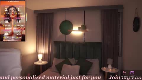 Snapshot of sheyla_hills_ chatting on November 2025 04:45:02 AM Sheyla online show from November 2025 04:45:02 AM