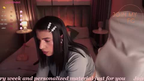 Snapshot of sheyla_hills_ chatting on November 2025 04:26:02 AM Sheyla online show from November 2025 04:26:02 AM