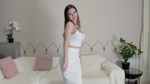 Snapshot of shine_chanel chatting on December 2024 03:44:01 PM Chanel online show from December 2024 03:44:01 PM