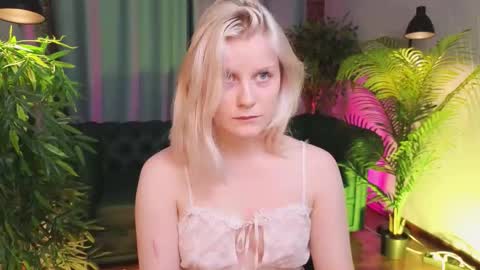 help me reach my first 25 thumbs up online show from November 2025 02:41:01 PM