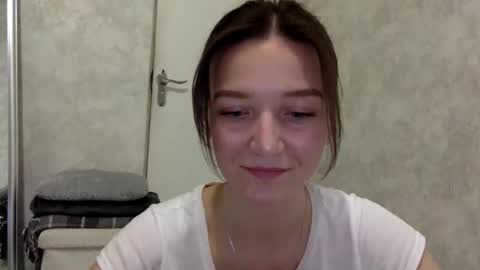 Snapshot of shining_pearl chatting on November 2025 09:47:01 PM Jesica online show from November 2025 09:47:01 PM