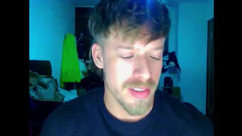 Snapshot of shirtless_dj chatting on November 2025 02:00:02 AM Cick Goreskin online show from November 2025 02:00:02 AM