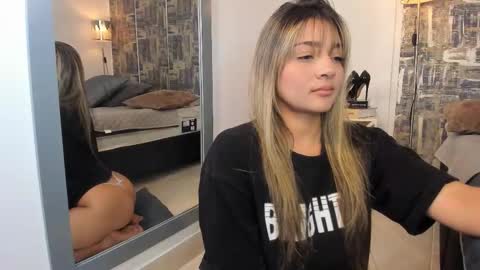 Snapshot of shofiavega chatting on November 2025 02:50:01 PM SHOFIA online show from November 2025 02:50:01 PM