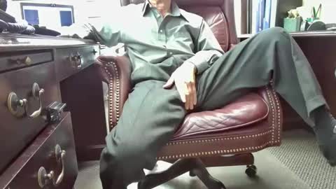 nikolas send dm for an appointment online show from November 2025 02:39:02 PM