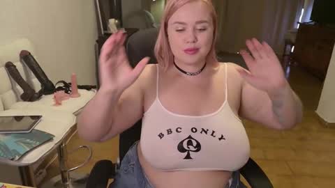 Snapshot of showmebbw chatting on November 2025 01:14:02 PM Mimi online show from November 2025 01:14:02 PM