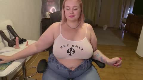 Snapshot of showmebbw chatting on December 2025 04:35:01 PM Mimi online show from December 2025 04:35:01 PM