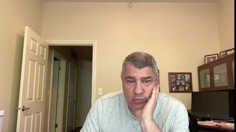 Snapshot of showmet chatting on September 2025 06:42:01 PM Chicago Guy online show from September 2025 06:42:01 PM