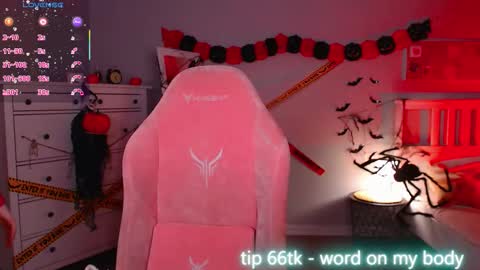 Snapshot of shriya_saran chatting on October 2025 02:05:01 PM Neila online show from October 2025 02:05:01 PM