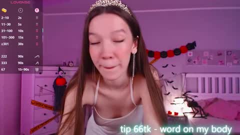 Snapshot of shriya_saran chatting on October 2025 02:07:01 PM Neila online show from October 2025 02:07:01 PM