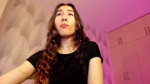 Snapshot of shy_bambiii chatting on December 2024 09:54:02 AM Mika online show from December 2024 09:54:02 AM