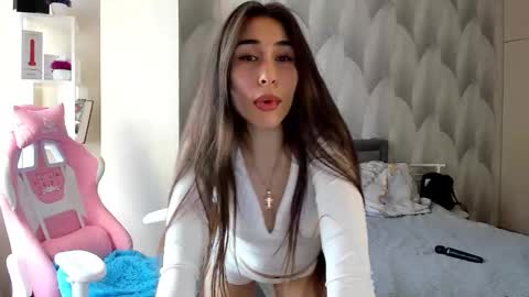 Snapshot of shy_bambiii chatting on January 2025 06:22:02 AM Mika online show from January 2025 06:22:02 AM